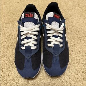 Nike Men's Blue Sneakers size 8.5